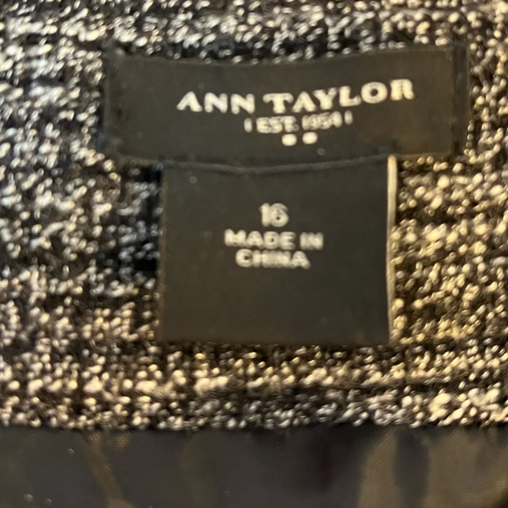 Ann Taylor Women’s Dark Gray Above Knee Textured Skirt Size 16 Office Work Fall